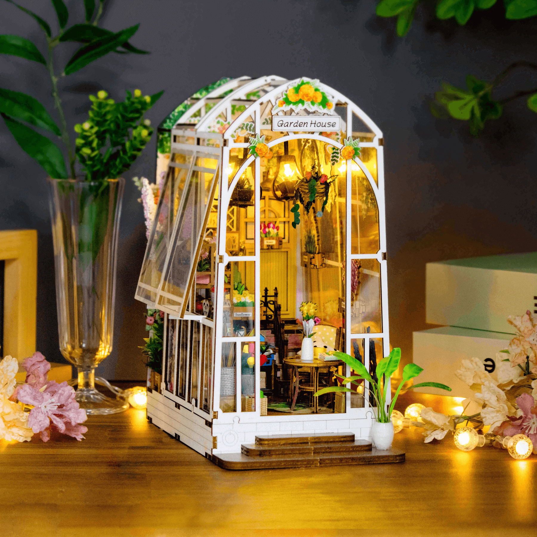 Garden House DIY Book Nook | Miniacraft (Music Box)