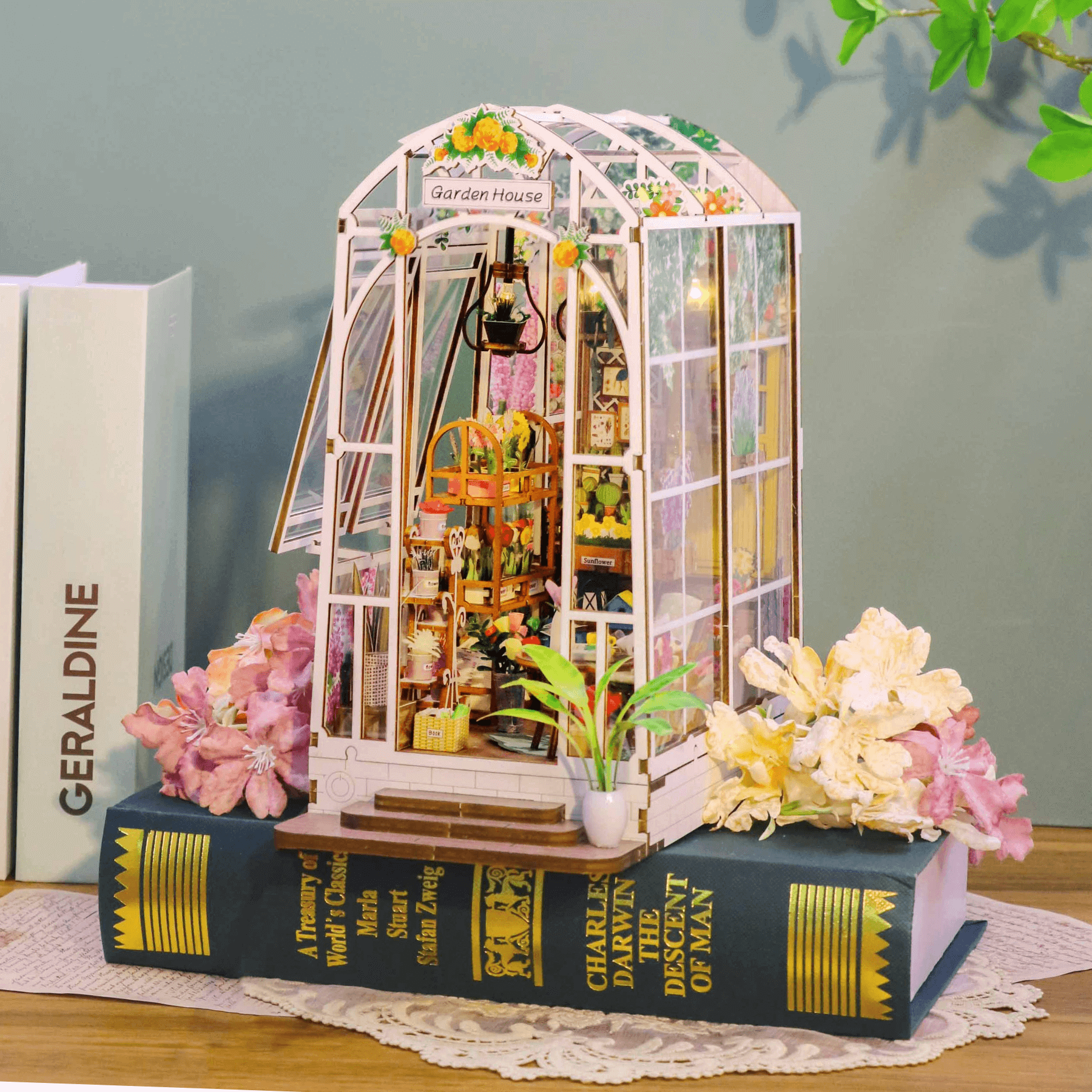 Garden House DIY Book Nook | Miniacraft (Music Box)