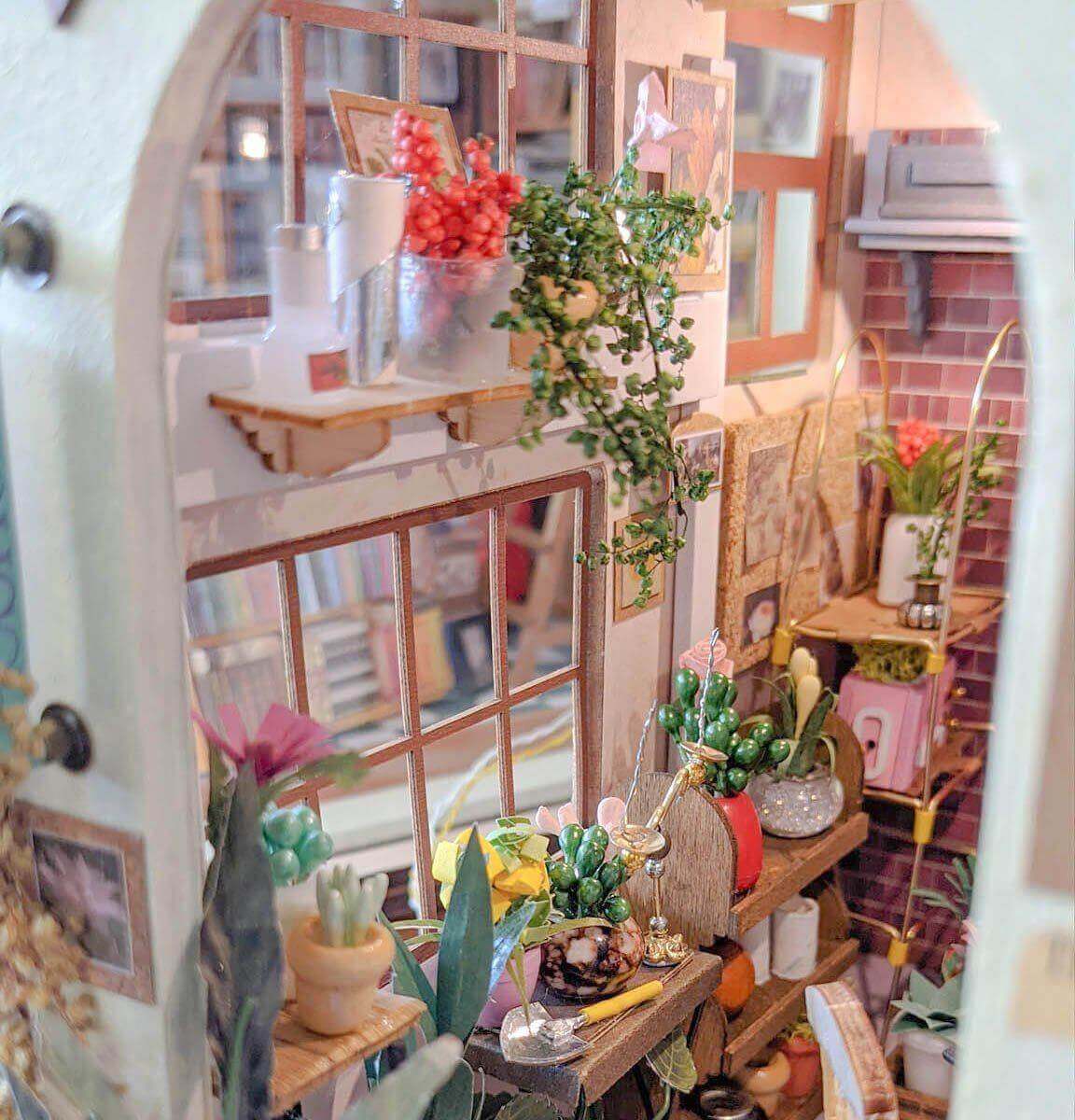 Emily's Miniature Floral Boutique | Miniacraft